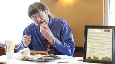 Don solo dejó de comer hamburguesas cuando murió su madre.