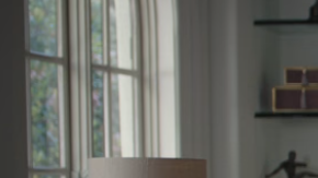 Deadpool se disculpa con David Beckham en un nuevo vídeo.