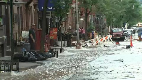 Calles inundadas en la 9na avenida de Manhattan