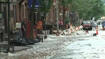 Calles inundadas en la 9na avenida de Manhattan
