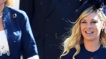 Cuando la joven Chelsy Davy realizó su entrada, más de uno y una se dio la vuelta.