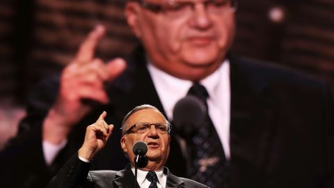 Arpaio busca posicionarse como el candidato Trump para el Senado