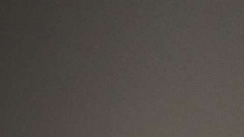 Visitantes miran la obra "Las dos Fridas" durante una exposición en Francia, en 2016.