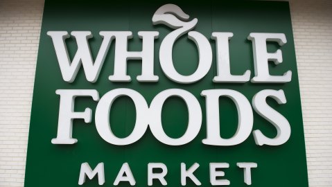 Señal de Whole Food Markets en Washington.