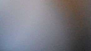 La actriz Hofit Golan ayudó a Contreras a ajustarse el vestido.