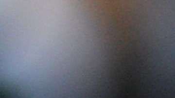 La actriz Hofit Golan ayudó a Contreras a ajustarse el vestido.