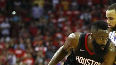 James Harden llevó a los Houston Rockets a ponerse a un triunfo de la final en la NBA.  (Foto: Ronald Martinez/Getty Images)