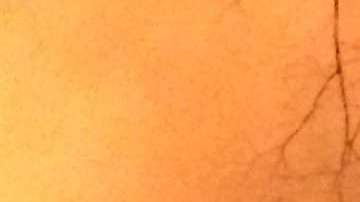 El metano producido por la vegetación ardiente se encendió para crear una llama azul.