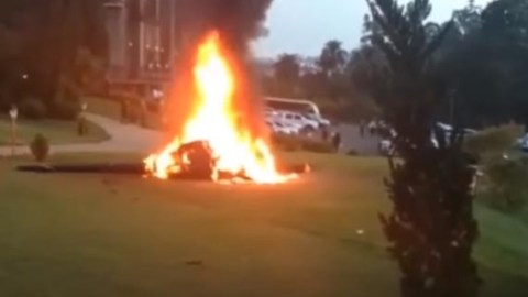 El helicóptero explotó y comenzó a dar vueltas en el aire. Seguidamente, el aparato se estrelló.