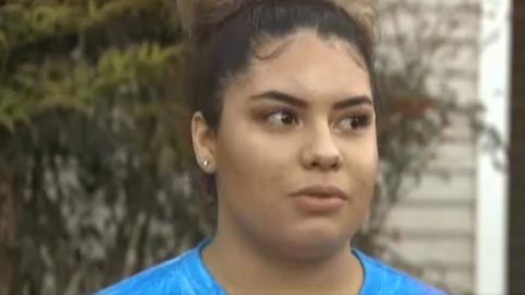 La joven dijo que ya no se siente cómoda de hablar español en Estados Unidos.