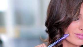 La periodista Ana Cobos combina maternidad y trabajo