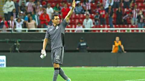 Rodolfo Cota se va de Chivas dejando tras de sí grandes triunfos. (Foto: Imago7/Jorge Barajas)