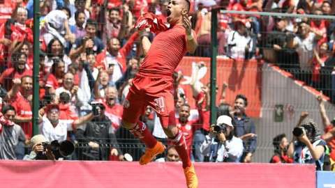 Fernando Uribe del Toluca festeja su triplete ante los Xolos de Tijuana. (Foto: Imago7/Etzel Espinosa)