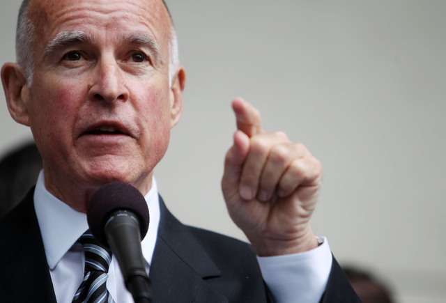 "En California no estamos limitados por la política de Washington", afirma Brown.