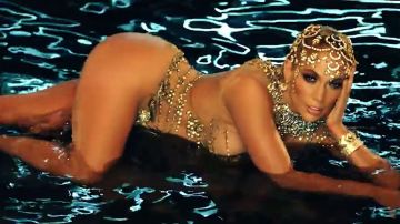 Jennifer Lopez en el video de "El Anillo"