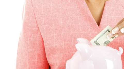 Las mujeres estiman que necesitan ahorrar durante su vida laboral 1 millón de dólares (en promedio) para sentirse seguras económicamente durante sus años de jubilación.