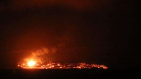 El lago de lava del volcán Kilauea se desbordó el 24 de abril.