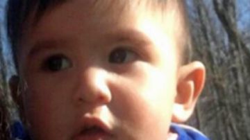 La policía teme por la vida de este bebé asmático