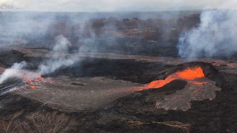 Las fuentes de lava han construido un cono de salpicaduras en la fisura 6.