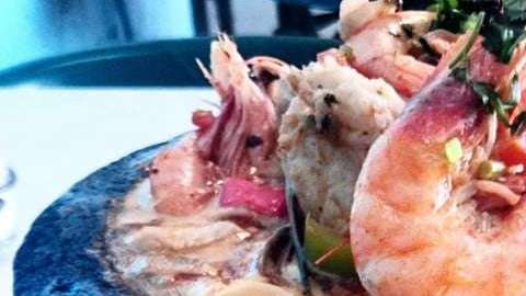 Molcajete de mariscos y pulpo.