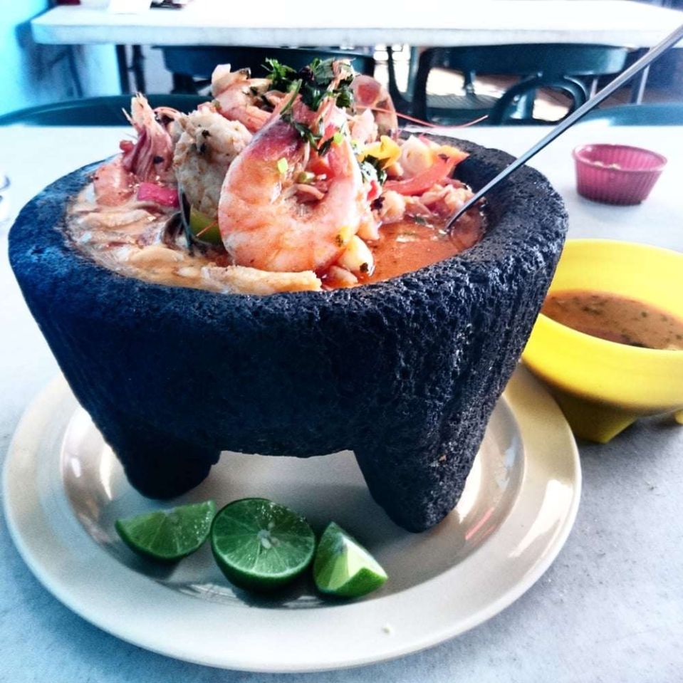 Cómo preparar uno de los platos mexicanos más deliciosos, el molcajete