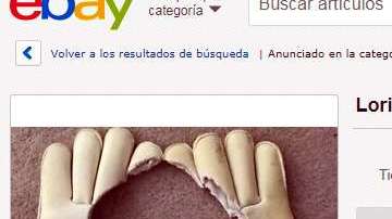 Los curiosos guantes con un agujero en el centro es blanco de burlas y risas en las redes sociales