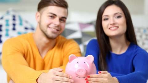 Ambos deben aclarar sus metas y propósitos financieros para una relación sana, estable y duradera.