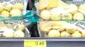 Como co-propietaria de uno de los supermercados Grocery Outlet Bargain Market, la salvadoreña Patricia Carolina Orellana-White  busca ayudar a mejorar la nutrición de los integrantes de su comunidad al poner a su alcance productos frescos orgánicos a precios asequibles.