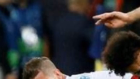 Fotograma de la lesión que dislocó el hombro a Salah en la final de la Champions League en Kiev