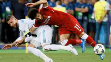 Fotograma de la lesión que dislocó el hombro a Salah en la final de la Champions League en Kiev