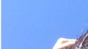 Rihanna se ha mostrado así de natural, sin tener que depilarse ni ocultarse por no hacerlo.