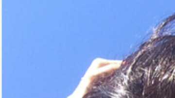 Rihanna se ha mostrado así de natural, sin tener que depilarse ni ocultarse por no hacerlo.