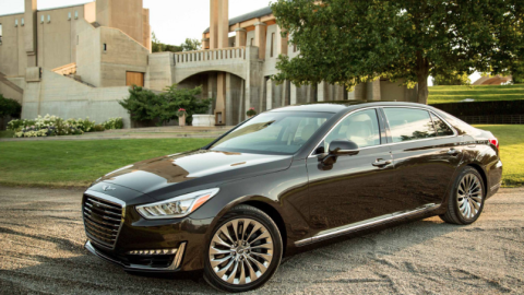 El Genesis G90 aparece entre los elegidos.