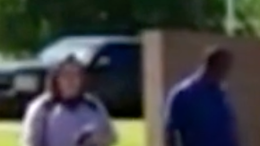 Las autoridades reducen a un cocodrilo.