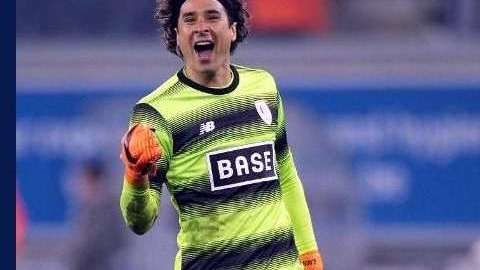 Guillermo Ochoa podría ser campeón en la Jupiler League belga.