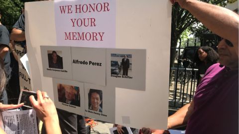 Los taxistas han protestado tras la muerte de sus colegas