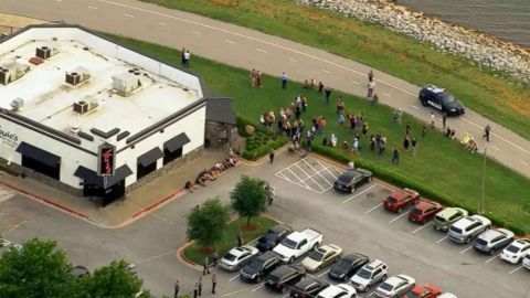 El pistolero entró disparando en un restaurante en Oklahoma City.