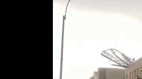 El momento de la caída de una estructura en Brooklyn