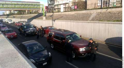Los delincuentes arrojaron el cadáver una vía rápida.