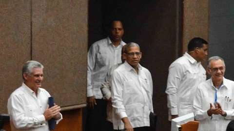 Raúl Castro presidirá la comisión para evaluar las reformas constitucionales.