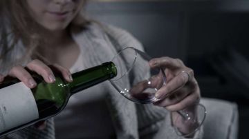 ¿Te has preguntado alguna vez si estás usando el alcohol como una estrategia para enfrentar los problemas en tu vida?