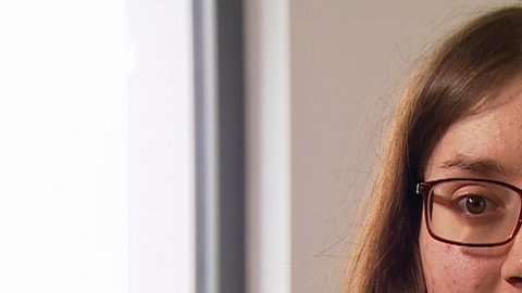 Laura Moulding empezó a oír voces a los tres años.