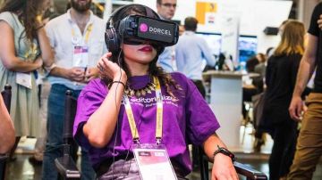 La realidad virtual mejorada ayuda a estimular experiencias sexuales para quienes tienen relaciones a distancia.