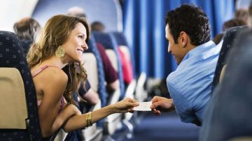 Algunos de los casos de sexo en avión son de parejas ya formadas.