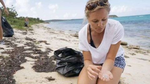 Emily Penn está preocupada por los efectos del plástico en la salud humana.