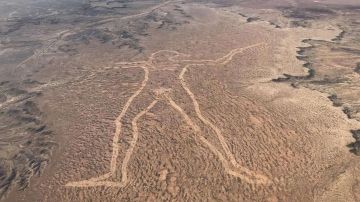 El Hombre de Marree fue grabado en un desierto de Australia.