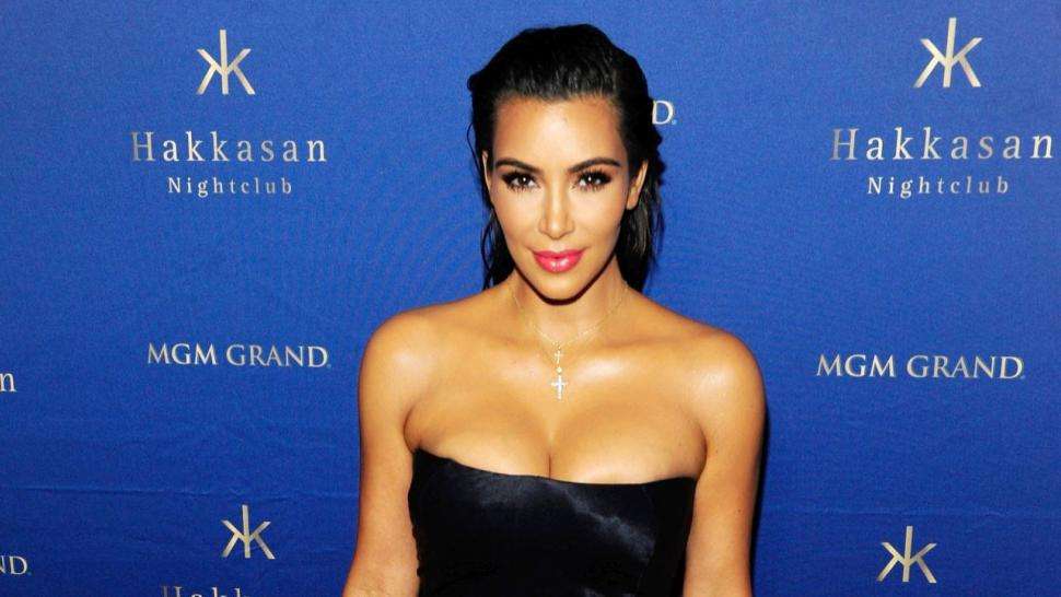 Foto Kim Kardashian Se Pasea Sin Ropa Interior De La Mano De Su Hija North West El Diario Ny