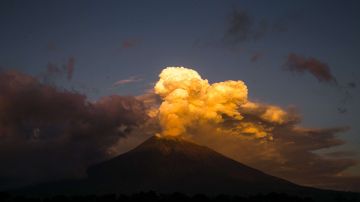 La erupción del volcán Monte Agung en Bali, Indonesia.