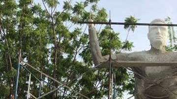 La estatua del colombiano Radamel Falcao en su ciudad natal va viento en popa.