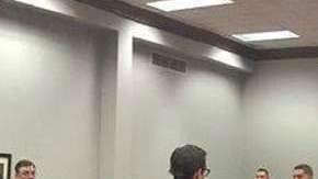 Los acusados tiene que responder al unísono para agilizar el trámite